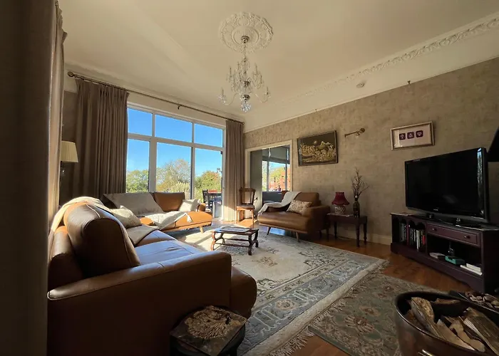 Grove At The Дом отдыха *