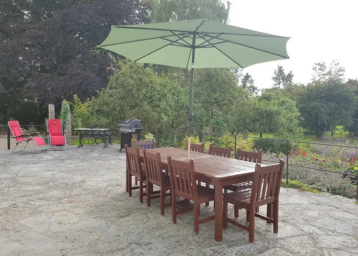 Grove At The Дом отдыха *